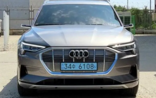 수원중고차직거래장터 e-트론 55 콰트로 매물 사진 8 - 2023/09 25,187km